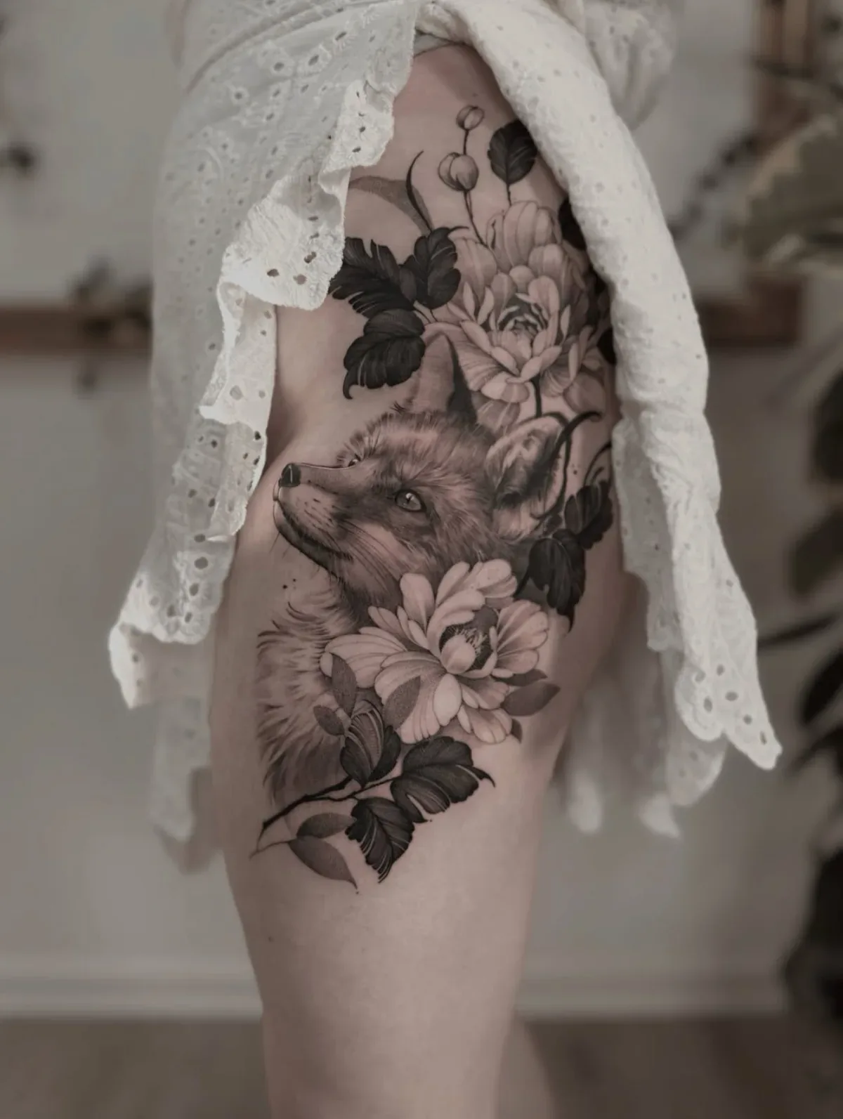 Fuchs zwischen Blüten, Tattoo von Annlie