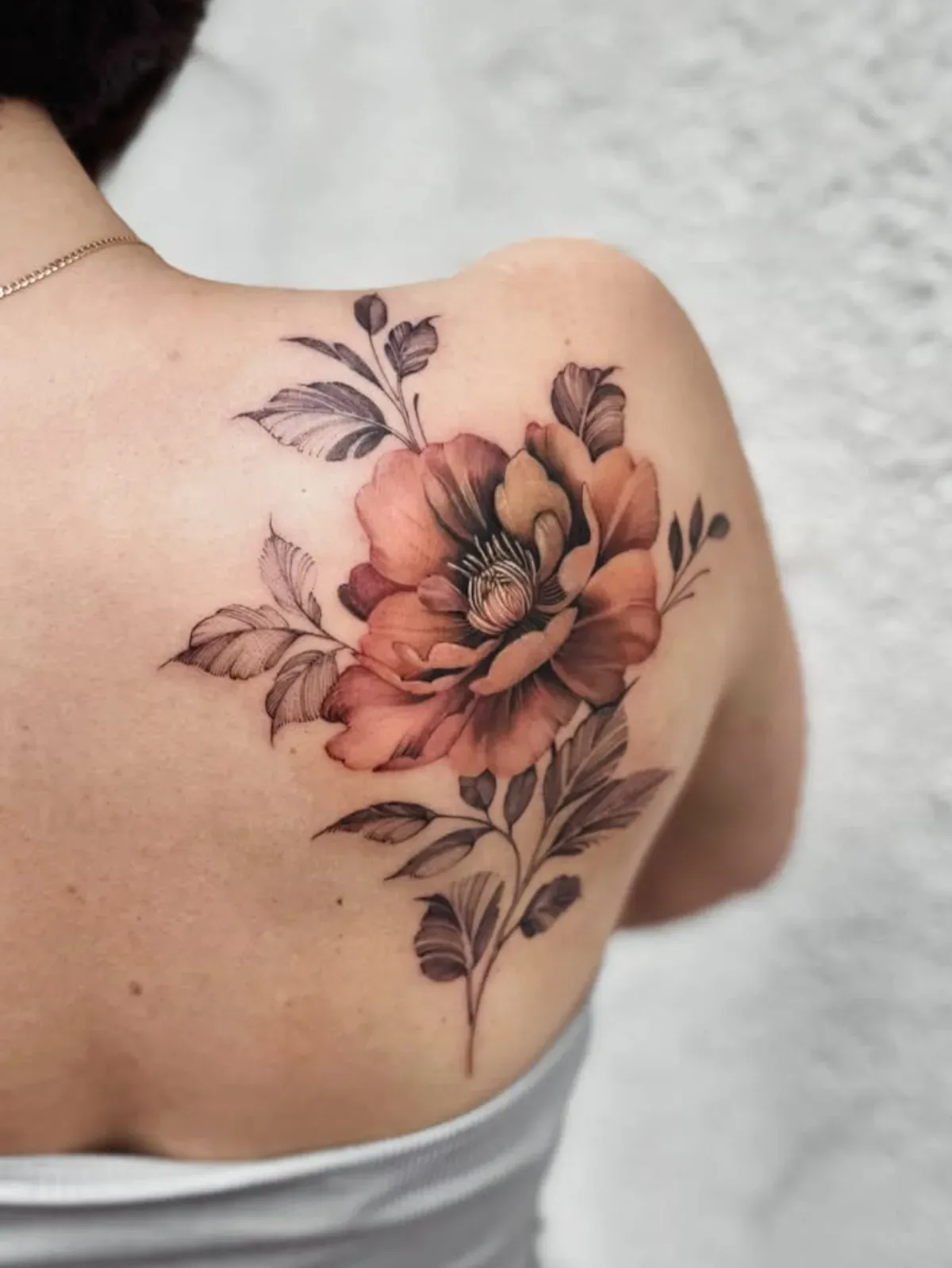 Eine Blüte in warmen Tönen, Tattoo von Annlie