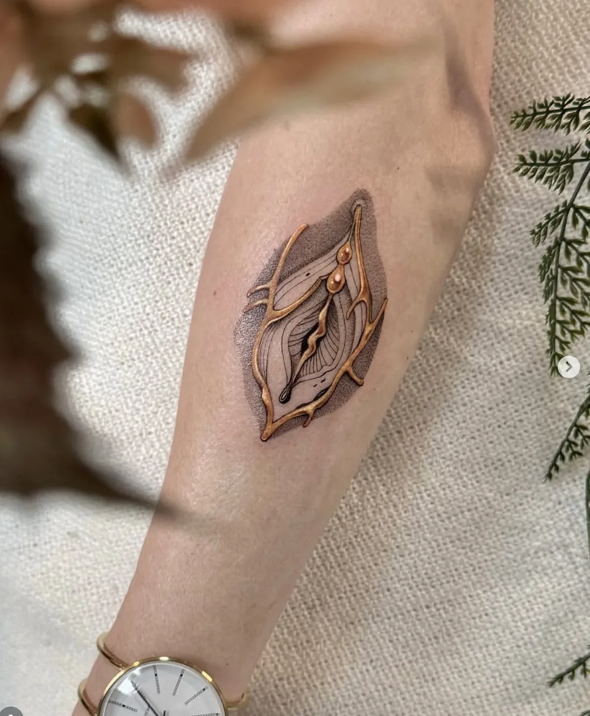Ornament mit goldenen Akzenten, Tattoo von Annlie