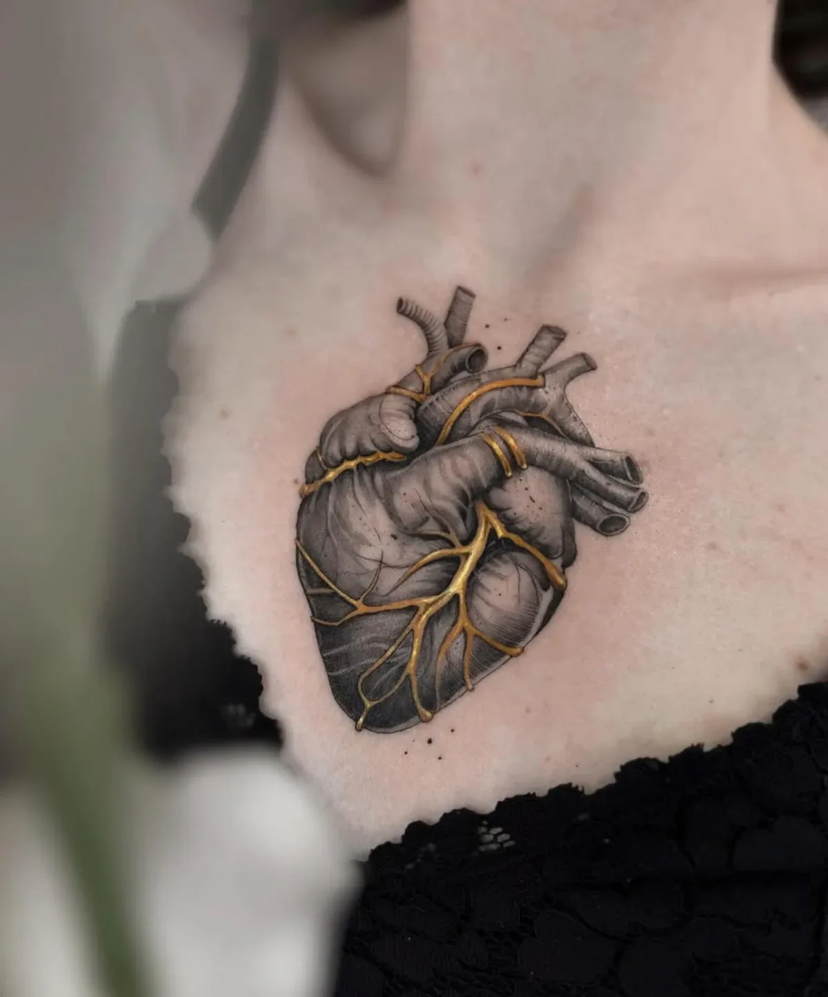 Herz mit goldenen Linien, Tattoo von Annlie
